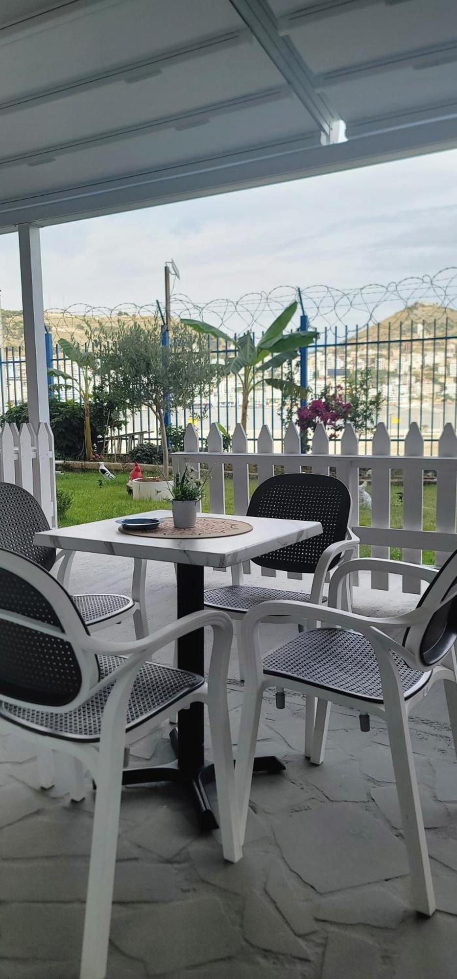 Suncoast Rooms Port Side Sarande Exterior photo