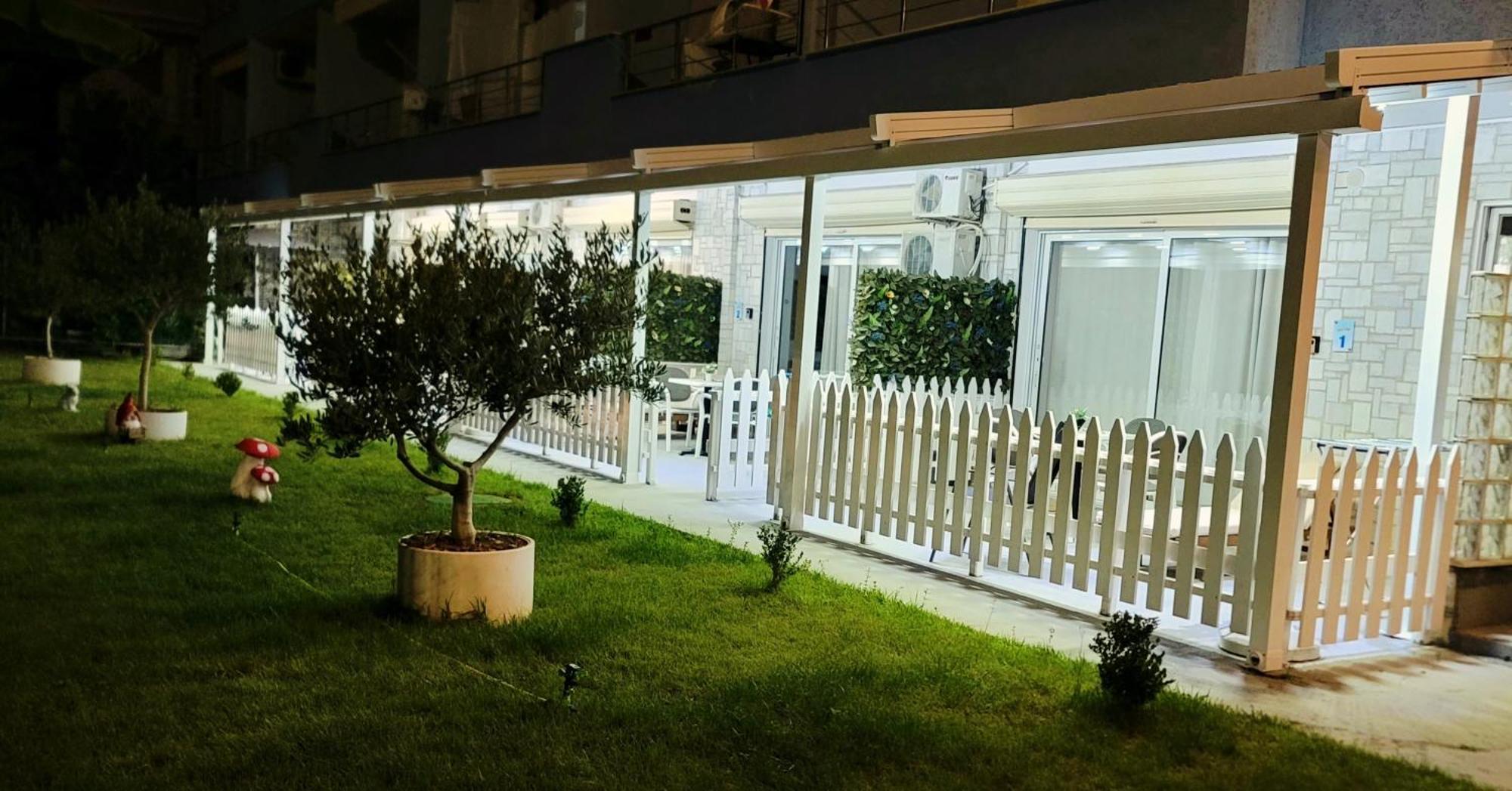 Suncoast Rooms Port Side Sarande Exterior photo