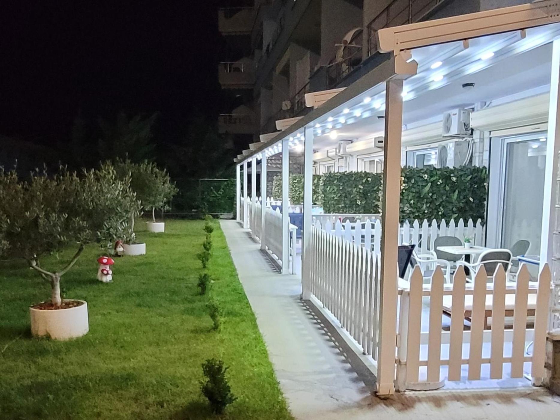 Suncoast Rooms Port Side Sarande Exterior photo
